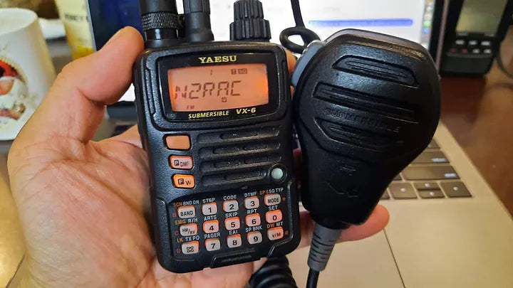 Yaesu VX-6R 144/222/430 MHz 5W Radio dual band VHF UHF IPX7 "El equipo de radio para el fin del mundo" Precio + iva