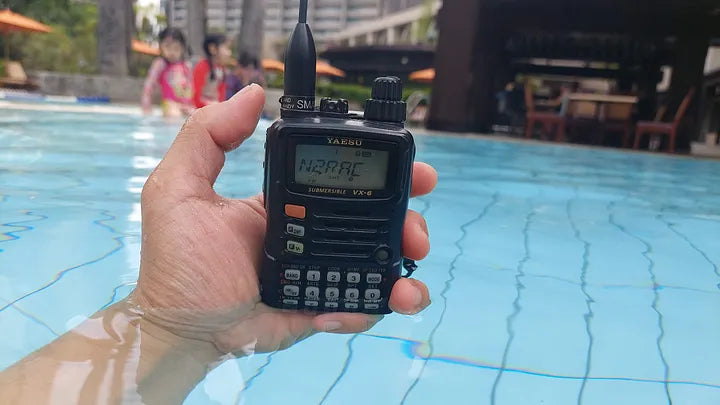 Yaesu VX-6R 144/222/430 MHz 5W Radio dual band VHF UHF IPX7 "El equipo de radio para el fin del mundo" Precio + iva
