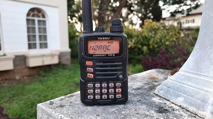 Yaesu VX-6R 144/222/430 MHz 5W Radio dual band VHF UHF IPX7 "El equipo de radio para el fin del mundo" Precio + iva