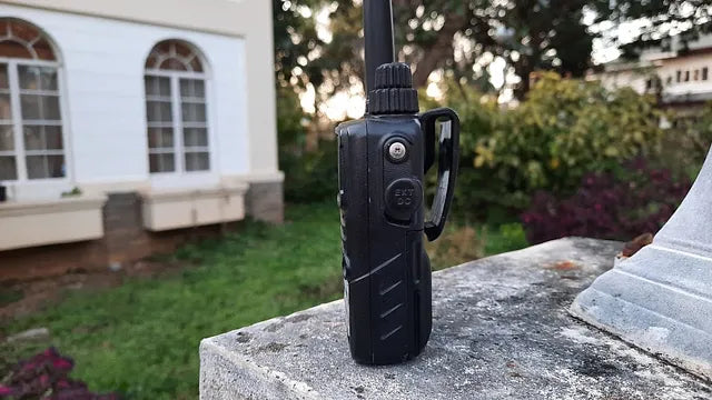 Yaesu VX-6R 144/222/430 MHz 5W Radio dual band VHF UHF IPX7 "El equipo de radio para el fin del mundo" Precio + iva