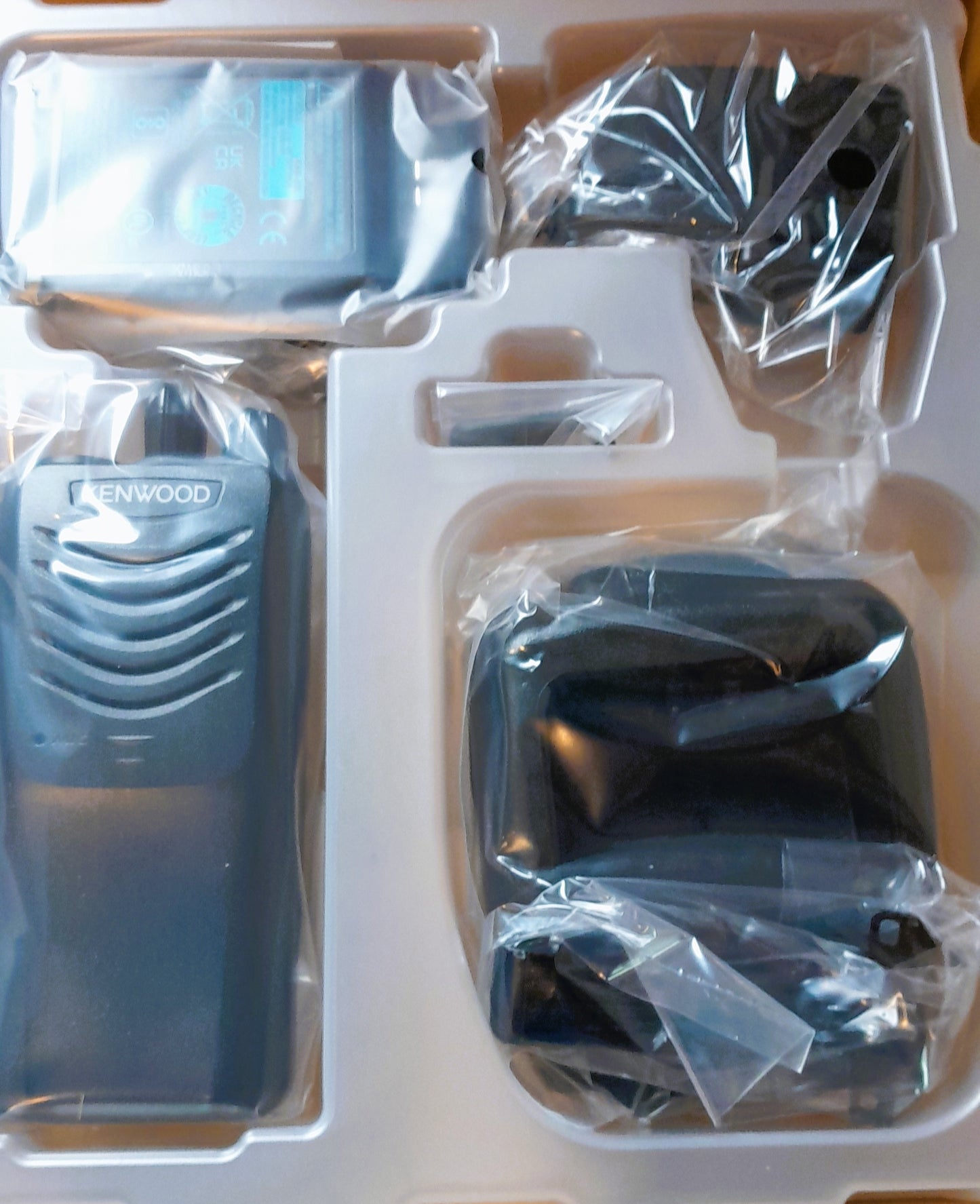 Kenwood TK-3000K UHF 440-480 Mhz 16CH Analogico 4W Radio Analogica sin pantalla ideal para seguridad de Conserjes, equipos de seguridad Precio+iva