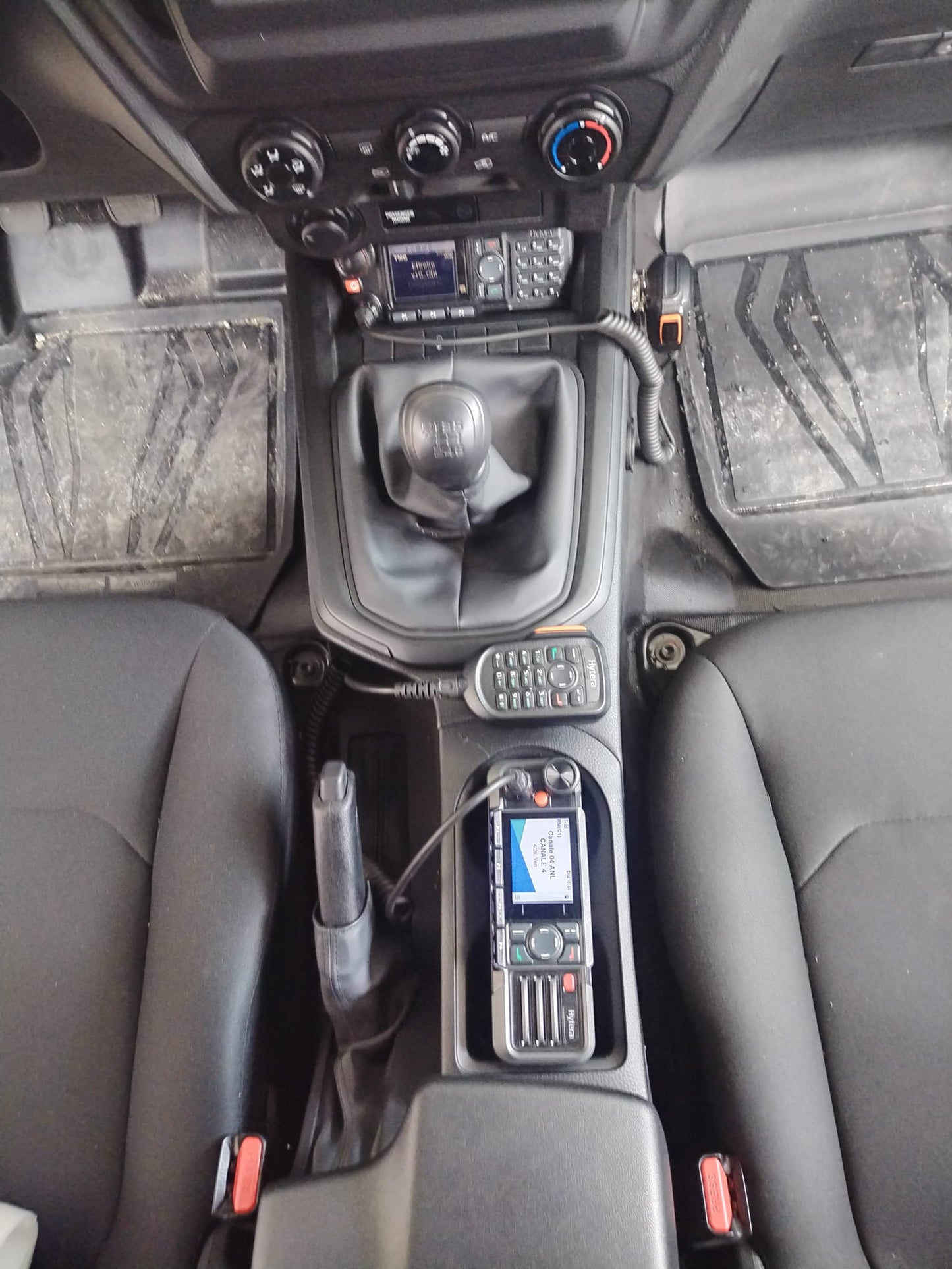 Hytera HM786H VHF 136~174 MHz 1024CH DMR Tier II y Analogico 50W Radio móvil con GPS y Bluetooth Precio +iva