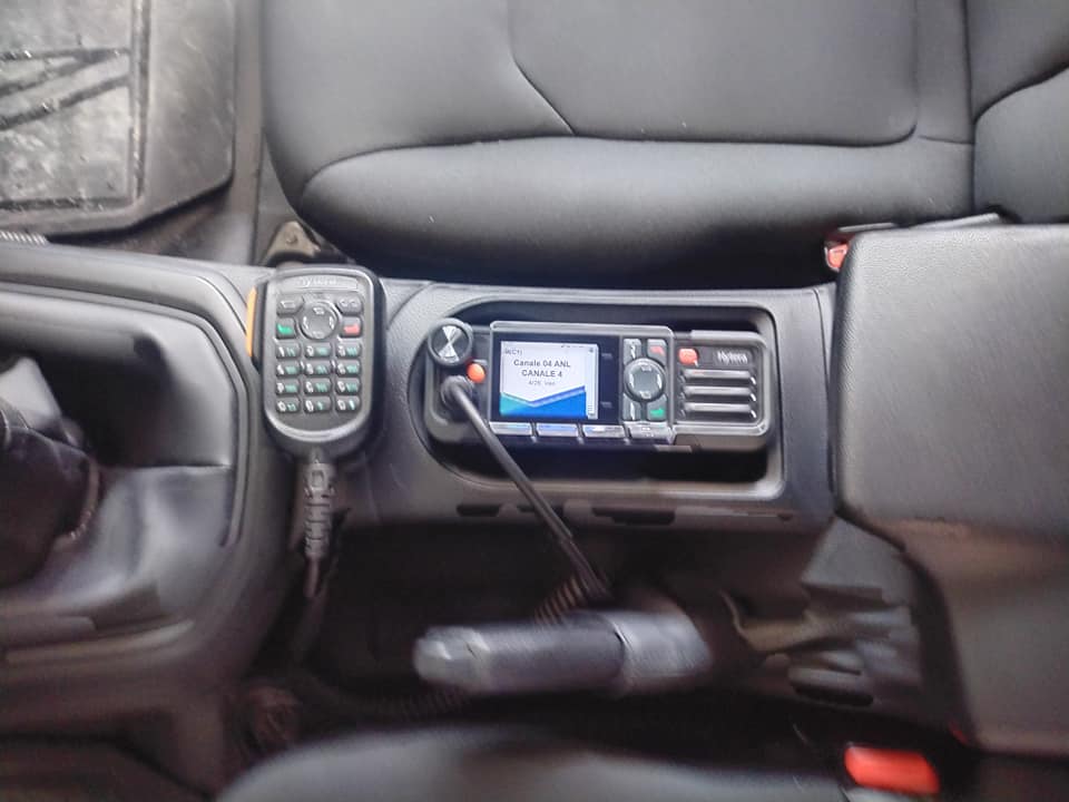 Hytera HM786H VHF 136~174 MHz 1024CH DMR Tier II y Analogico 50W Radio móvil con GPS y Bluetooth Precio +iva