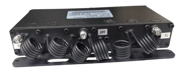 Hytera DT26 Mini duplexor UHF integrado para el HR656. Solo se puede pedir junto con el HR656 y se suministra sintonizado e instalado en el repetidor Precio + iva
