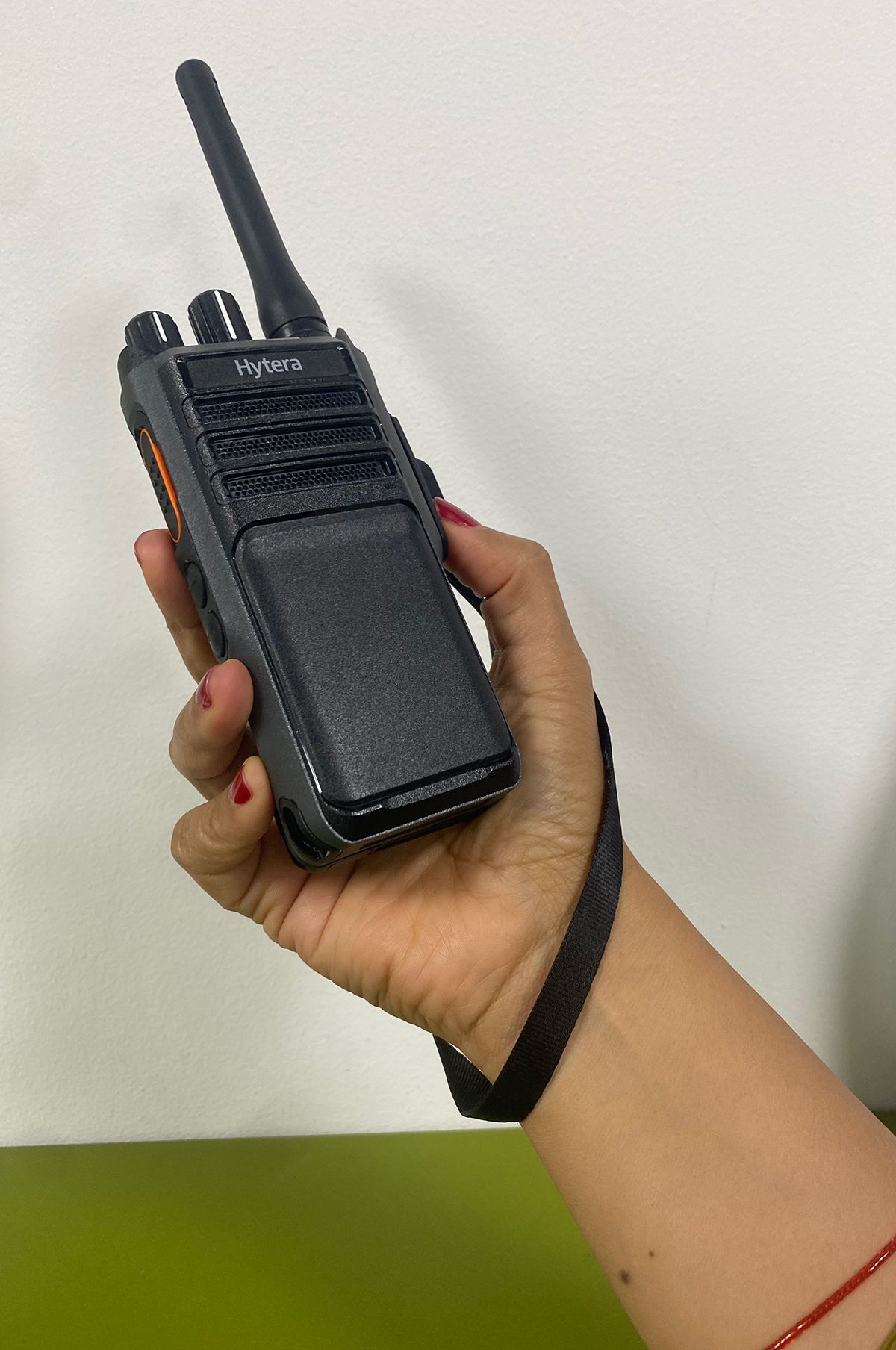 Hytera HP506 VHF 136-174 MHz 256 CH DMR y Analogico 5W Radio Digital Portátil Profesional | GPS Sin pantalla Precio +iva