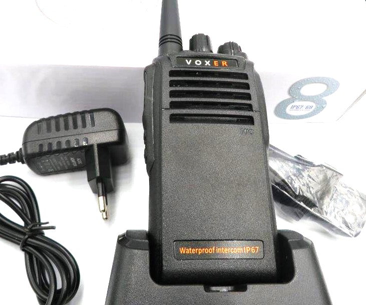 Wings WP67 UHF 400-480MHz 16CH Analogo 4W Radio robusto semi profesional ideal para trabajos en nieve, piscinas, lluvia, lacustre, bordes costeros