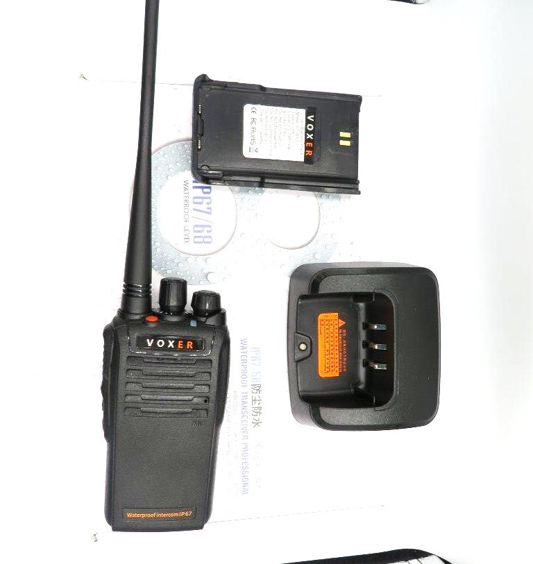 Wings WP67 UHF 400-480MHz 16CH Analogo 4W Radio robusto semi profesional ideal para trabajos en nieve, piscinas, lluvia, lacustre, bordes costeros