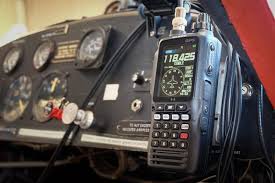 Yaesu FTA-850L 400CH 6W Radio de banda aérea IPX-5 MIL-STD-810H, receptor GPS WAAS integrado de 66 canales, pantalla de navegación ILS (localizador y senda de planeo) Bluetooth Precio +iva