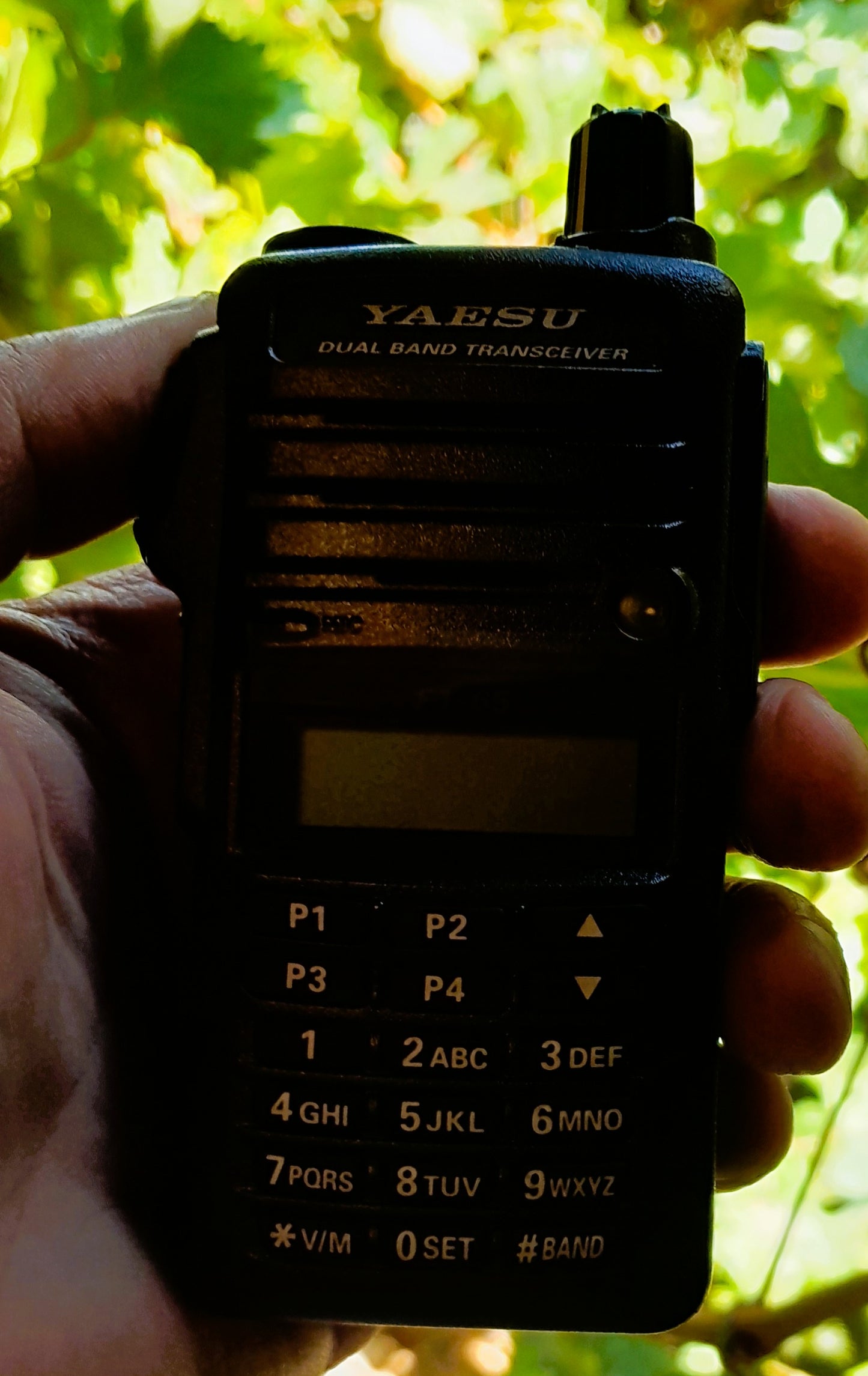 Yaesu FT-65R Doble banda VHF 136-174/UHF 400-480 Mhz 200CH 5W Radio analogico compacto y liviano IP54 MIL-810 C,D-E con batería de larga duración Precio + iva