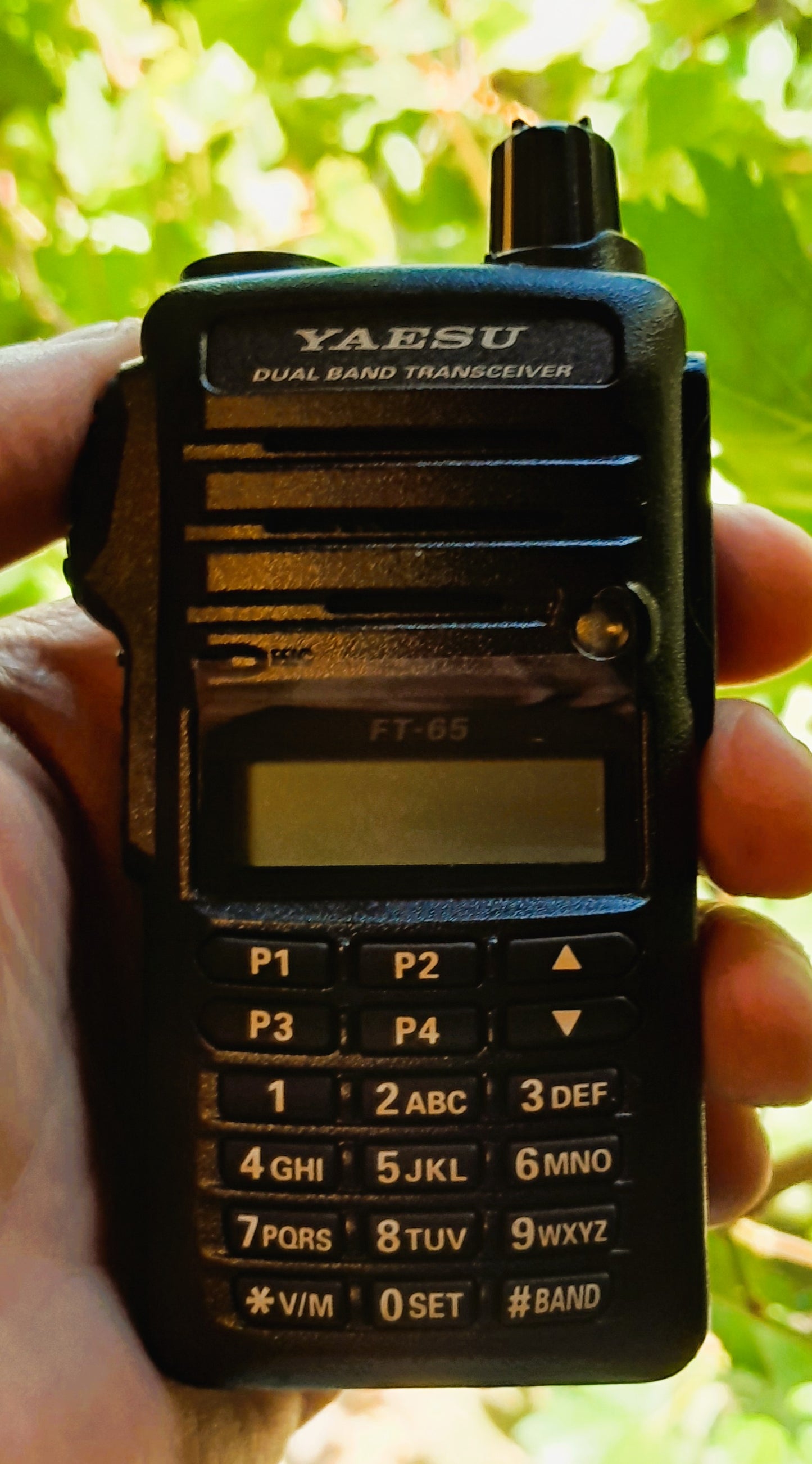 Yaesu FT-65R Doble banda VHF 136-174/UHF 400-480 Mhz 200CH 5W Radio analogico compacto y liviano IP54 MIL-810 C,D-E con batería de larga duración Precio + iva