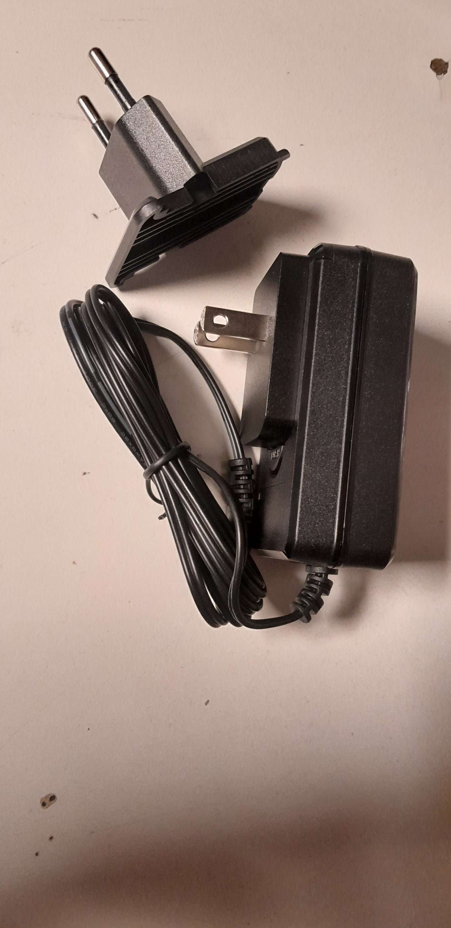 Yaesu SAD-26 Adaptador AC, transformador para cuna Yaesu FT-65R FT-4XR FTA-250L para SBH-22 Precio + iva